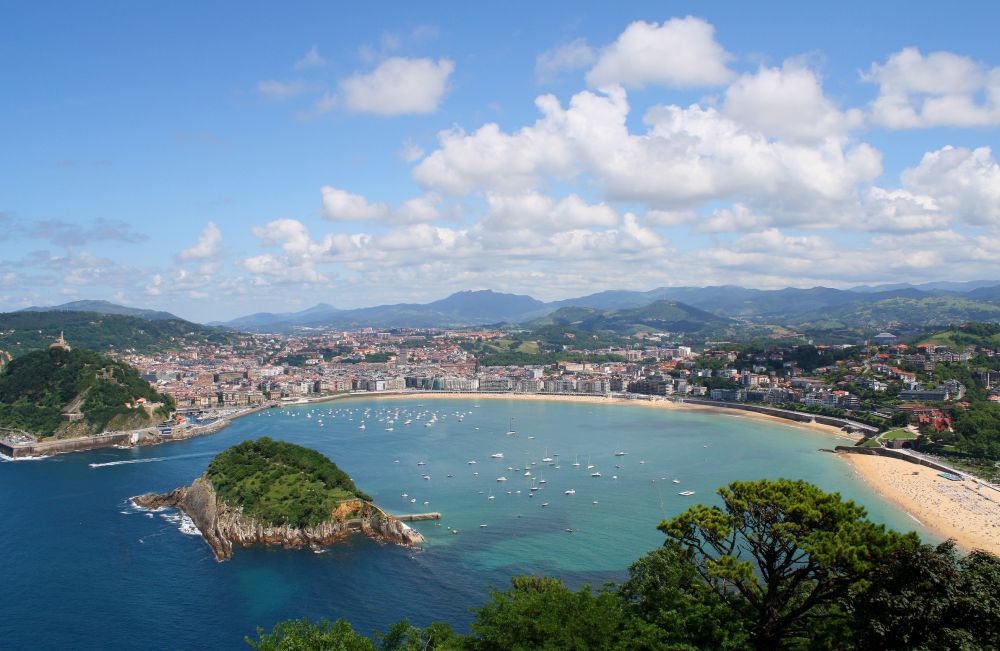 Il est agréable de vivre et d'étudier à Saint-Sébastien, au bord de la mer