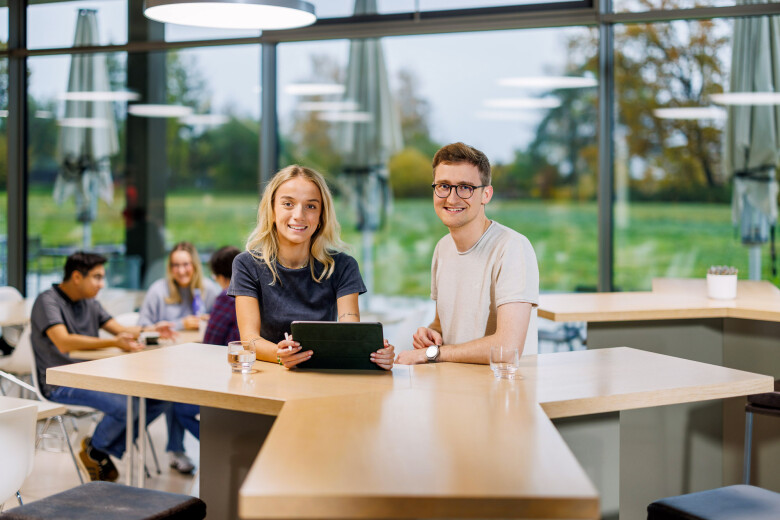 Du lycée directement à la HES : un nouveau site web présente le programme PiBS
