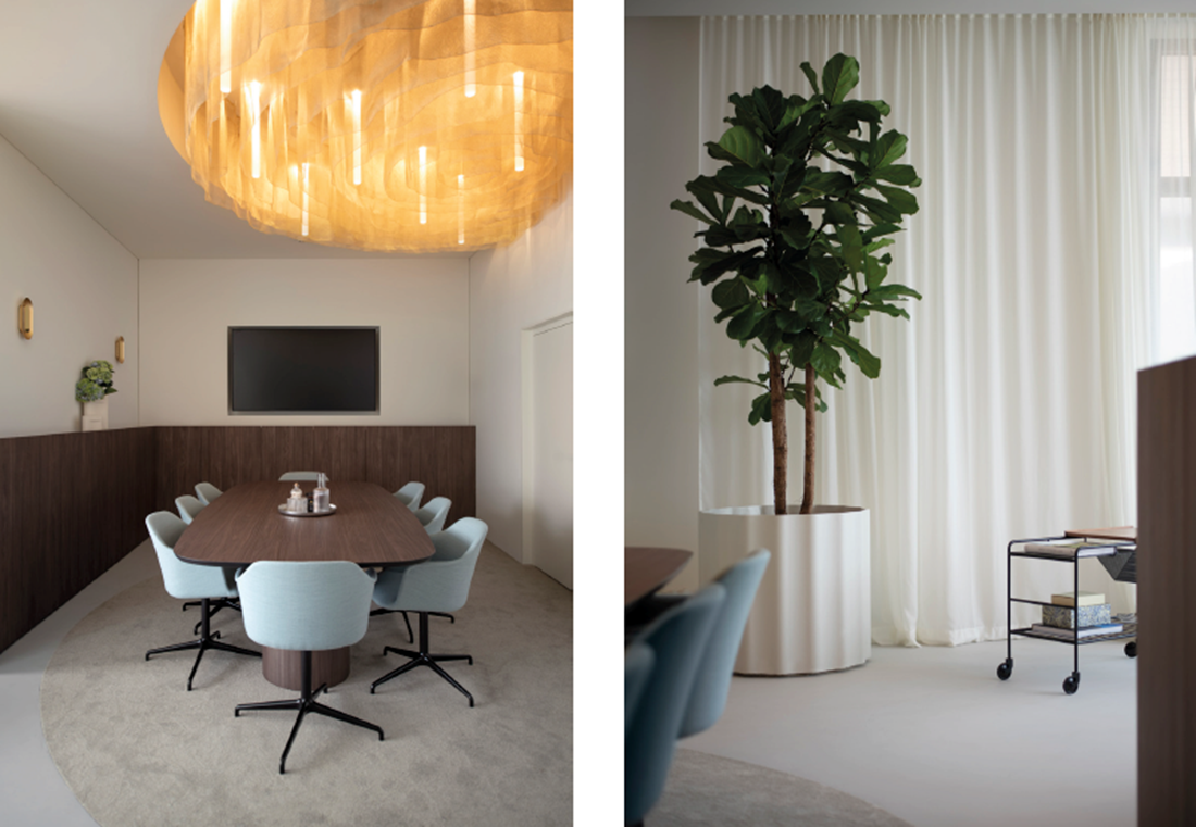 Table de salon et de conférence se côtoient dans une ambiance feutrée